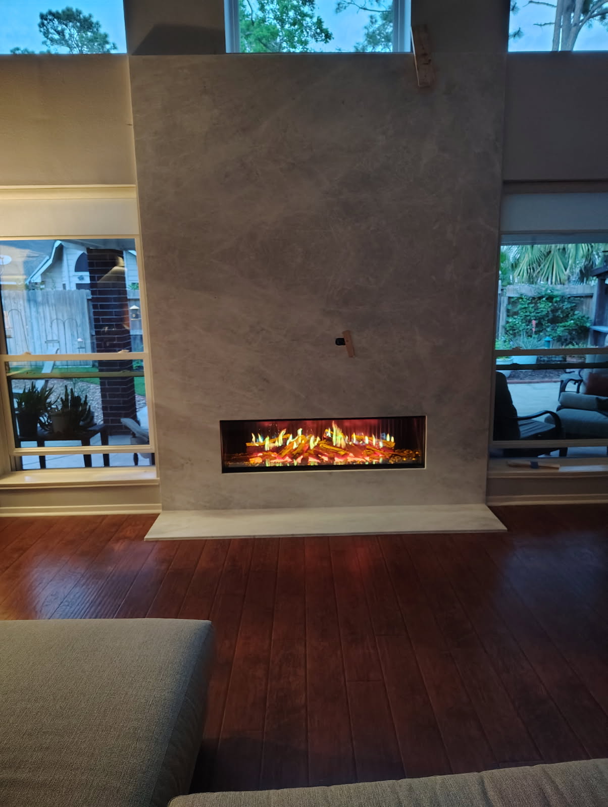 DaVinci electric fireplace finished in a plaster feature wall in Houston, TX